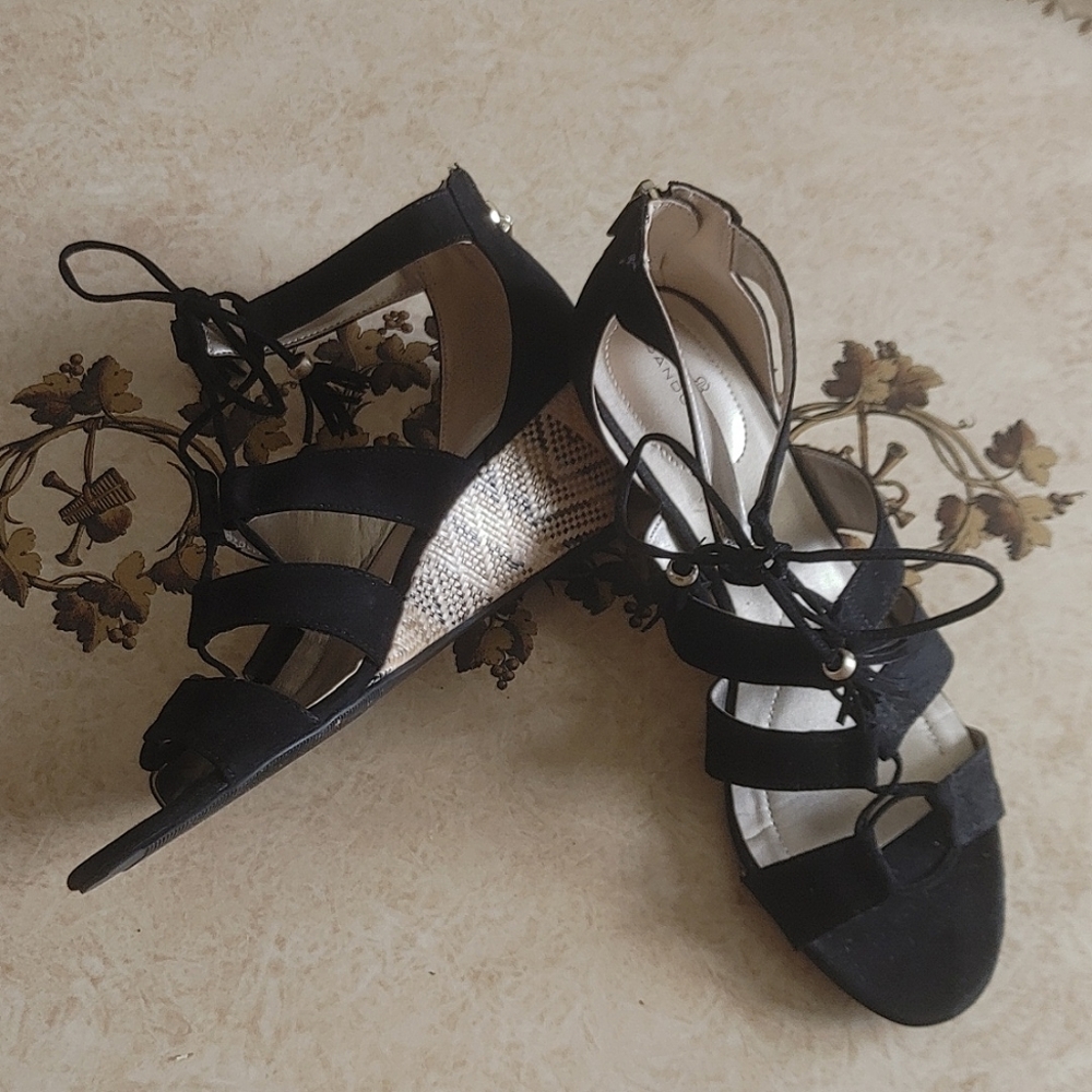 Bandalino. Black faux suede Espadrille. size 8.5